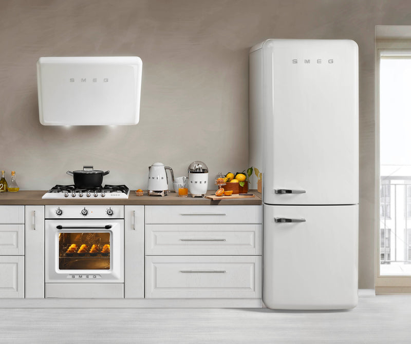 Smeg 18 Cu. Ft. Retro Bottom-Freezer Refrigerator - FAB38URWH
