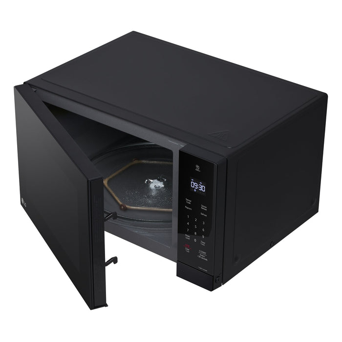 LG 1.5 Cu. Ft. NeoChef™ Countertop Microwave with Smart Inverter and Sensor Cooking - MSER1590B