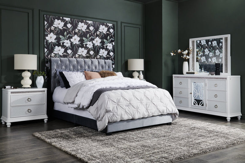 Candace Upholstered Bed in Velvet Grey Fabric, Button Tufted - Queen Size