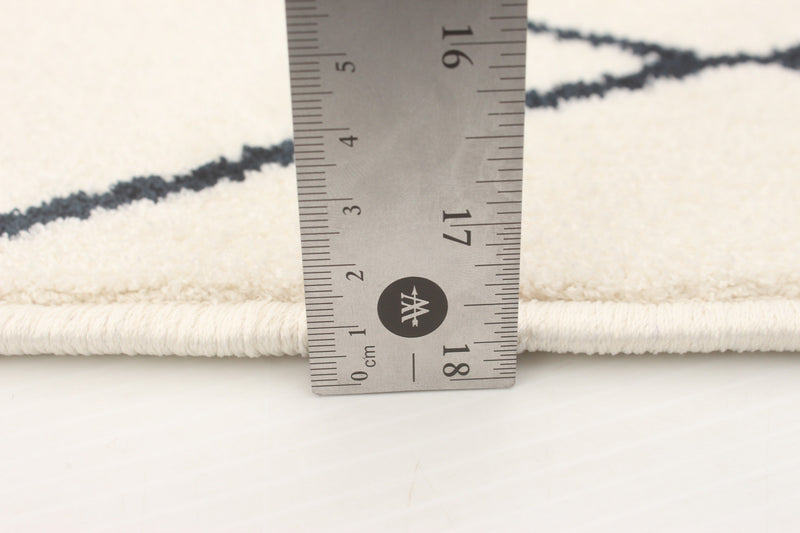 August White-Navy 5'3\" x 7'3\" Area Rug