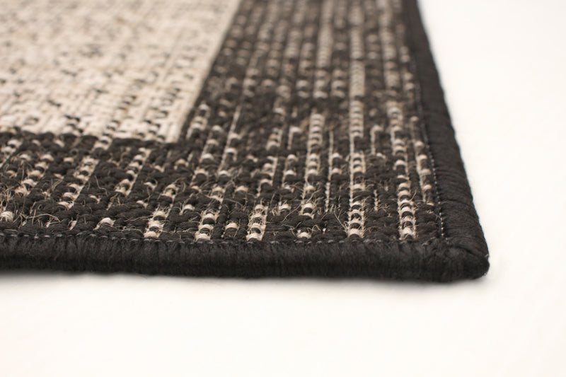 Sadie Classic Silver-Black Area Rug - 5'3\" x 7'7\"