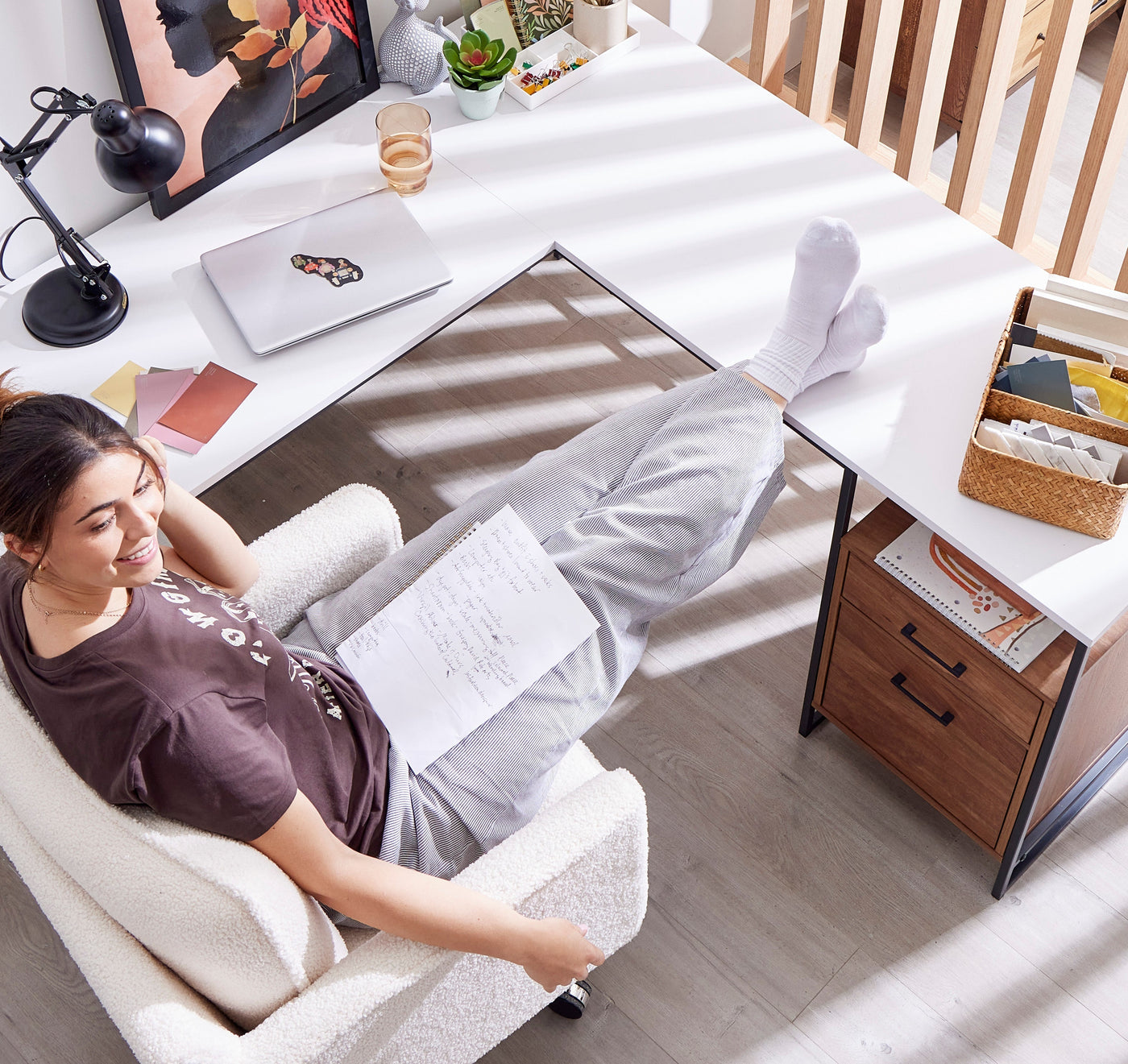 Small Space, Big Style: Tips for Living Large in Tiny Rooms (Plus Study Setups and Budget Decor Hacks!) | Petit espace, grand style : des conseils pour vivre en grand dans de petites pièces