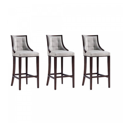 Fifth Avenue Traditional Wood Upholstered Barstool in Light Gray - Set of 3 | Tabouret de bar traditionnel en bois avec assise rembourree Fifth Avenue, gris clair - Lot de 3
