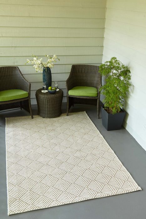 Laura Contemporary 6'7\" x 9'6\" Area Rug in Ivory Indoor Area Rug