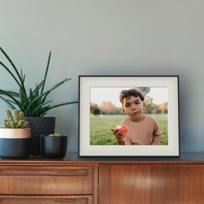 Aura Walden Digital Photo Frame - Matted Ink