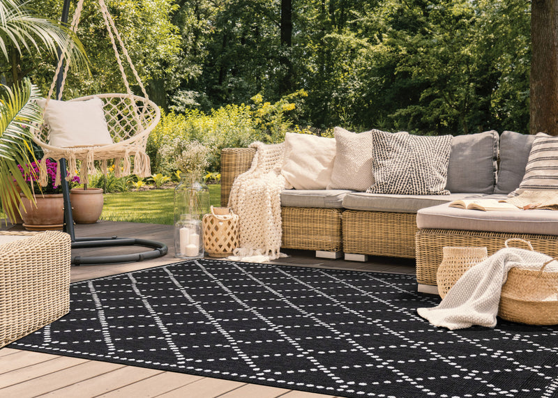 Brooke Reversible Diamonds Indoor/Outdoor Area Rug - 7'10\" x 11'2\"