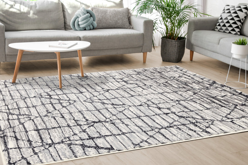 Florence Distressed Geometric Area Rug - 4'7\" x 6'7\"