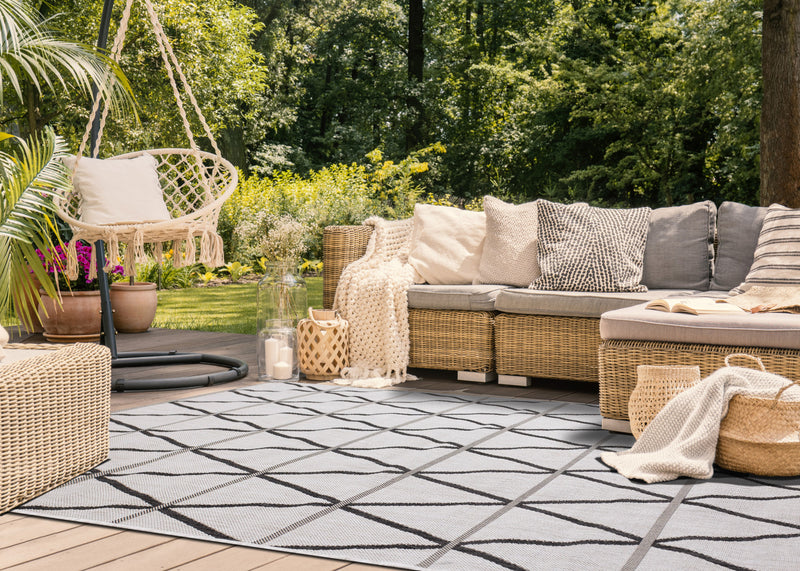 Jackson Diamond Indoor/Outdoor Area Rug - 5'3\" x 7'7\"
