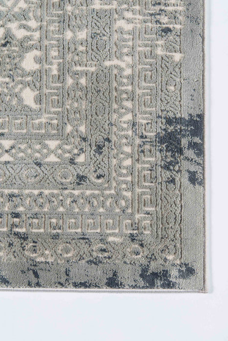 Mabel Traditional 8'11\" x 12'6\" Area Rug in Green Indoor Area Rug