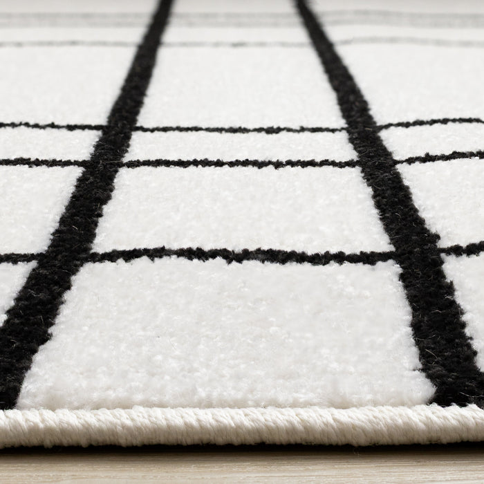 Covington Grey White Checkered Pattern Rug, 5'3\" x 7'7\" Indoor Area Rug