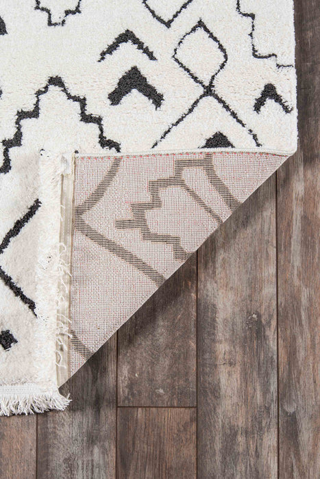 Aurelia Contemporary 2'3\" x 7'6\" Runner Rug in Ivory Indoor Area Rug