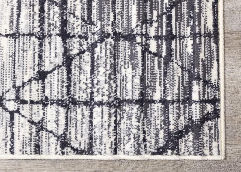 Florence Distressed Geometric Area Rug - 4'7\" x 6'7\"