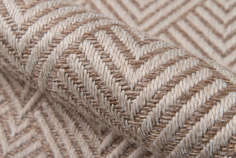Laura Contemporary 6'7\" x 9'6\" Area Rug in Ivory Indoor Area Rug