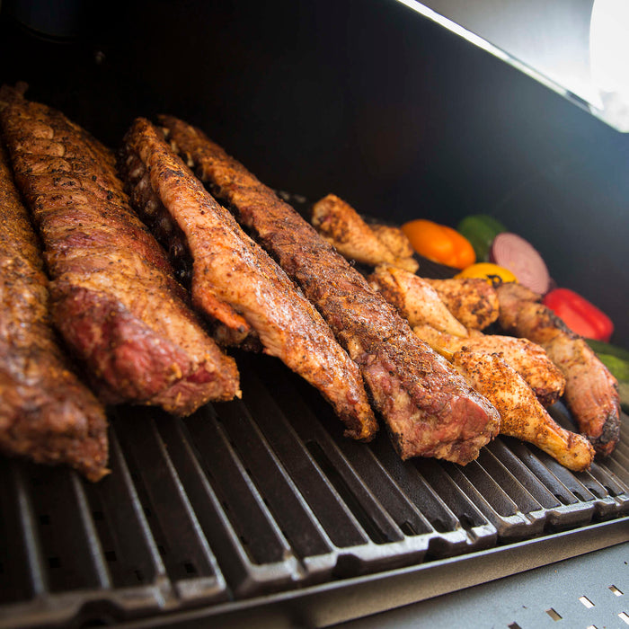 Broil King Regal Charcoal Offset 400 Charcoal Grill and Offset Smoker in Black