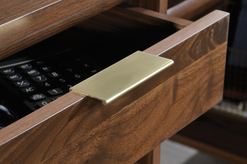 Clifford Place 59.06“ L -Shaped Desk with 5 Drawers – Grand Walnut