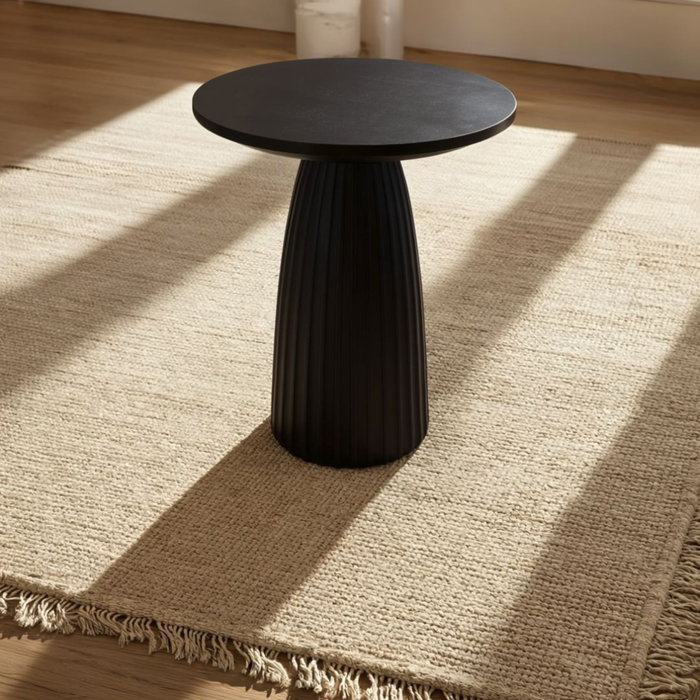 Lila 17.5\" Modern End Table – Matte Black