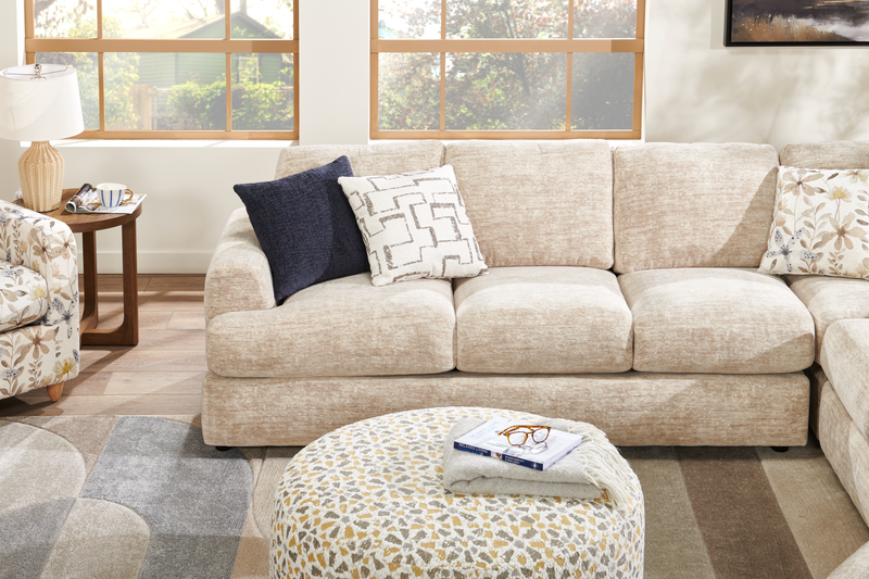 Made in Canada Customizable Sofa Lab Curve 4-Piece Right-Facing Sectional with Cuddler - Plush Parchment