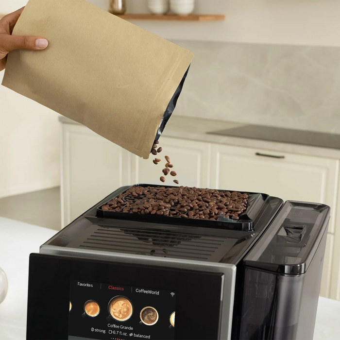 Bosch 800 Series VeroCafe Espresso Machine with Attached Milk System – Black - TPU60309