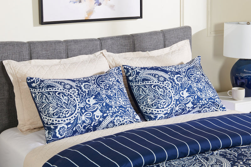 Lochlan 3-Piece Full/Queen Comforter Set - Navy and White