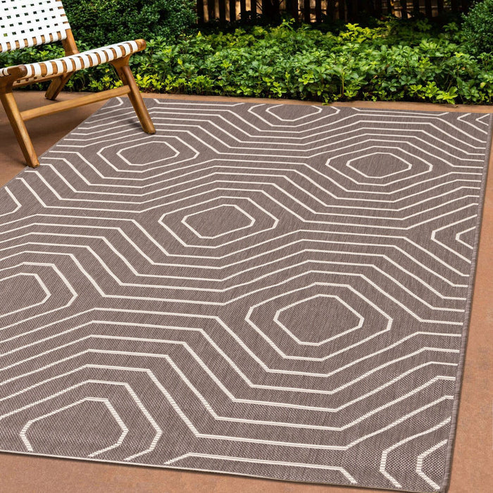 Suri 5'3\" x 7'7\" Geometric Area Rug – Brown