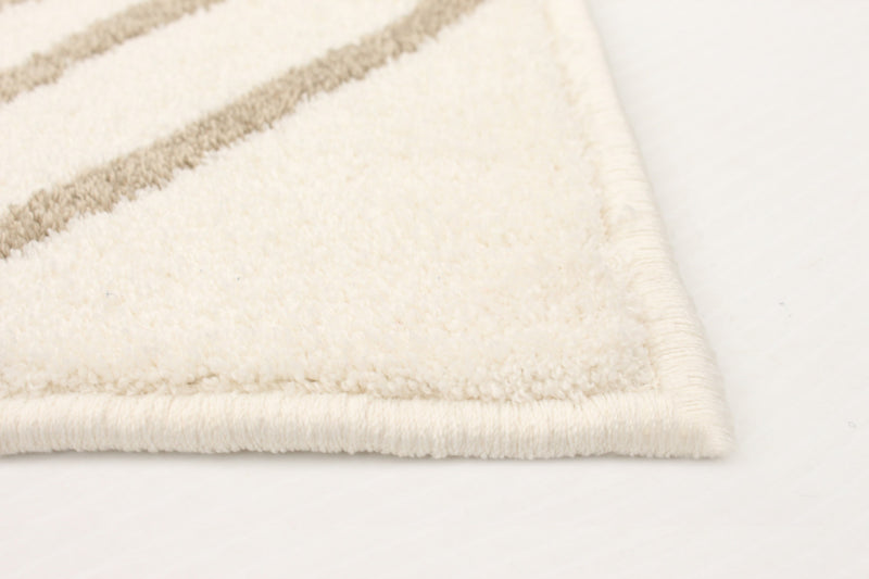 August Geod White-Tan 6'7\" x 9'6\" Area Rug