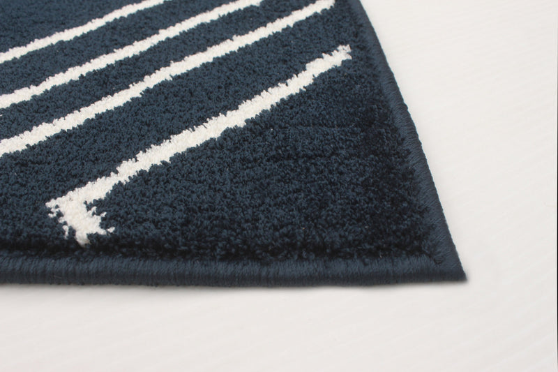 August Geod Navy-White 5'3\" x 7'3\" Area Rug