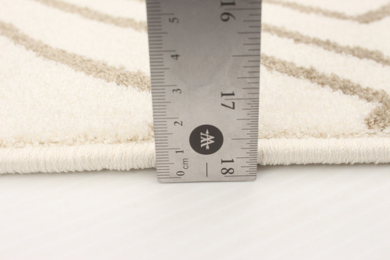 August Geod White-Tan 5'3\" x 7'3\" Area Rug