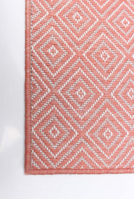 Neisha Diamond Coral Rug 6'7\" X 9'6\" Area Rug