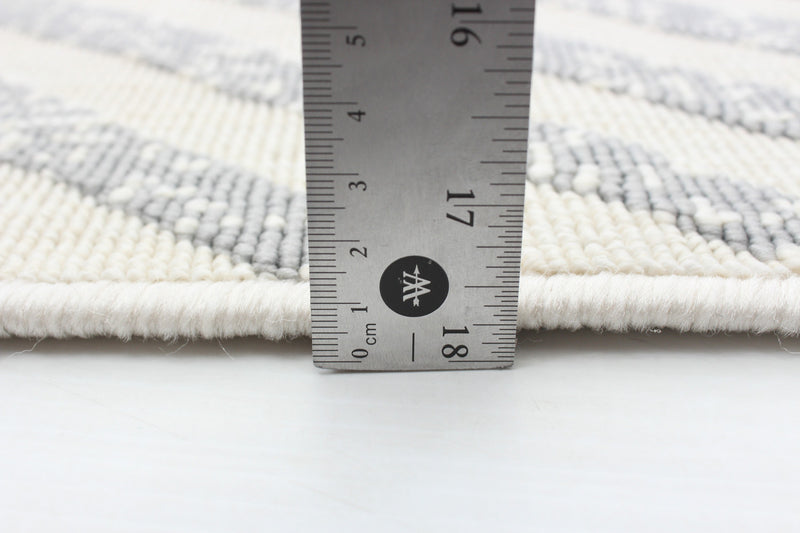 Dodie Light Grey 3'11\" x 5'7\" Area Rug