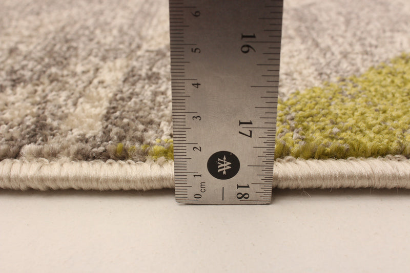 Korra Ivory / Green 6'7\" x 9'6\" Area Rug