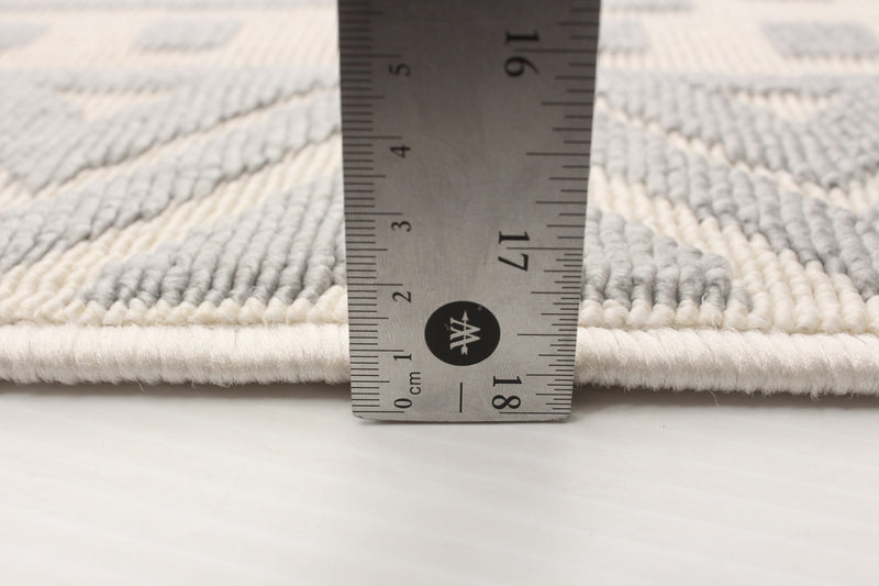 Gaia Light Grey 5'3\" x 7'7\" Area Rug