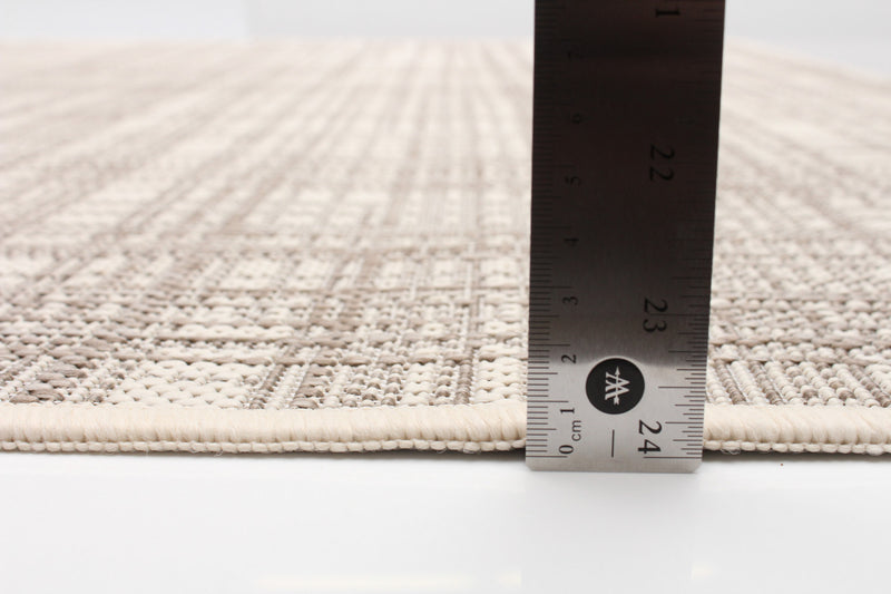 Panthea Ivory Area Rug - 4'4\" X 6'5\" 