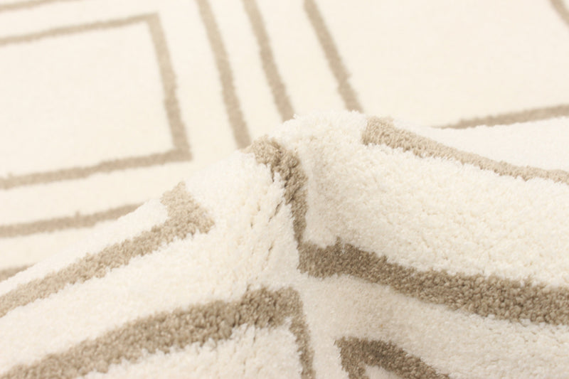 August Geod White-Tan 5'3\" x 7'3\" Area Rug