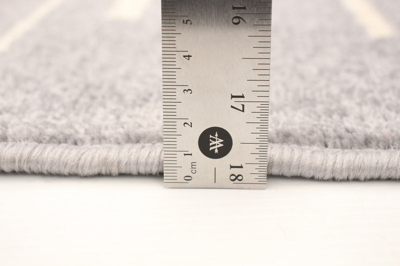 Faith Silver-Cream Area Rug - 5'3\" x 7'3\"