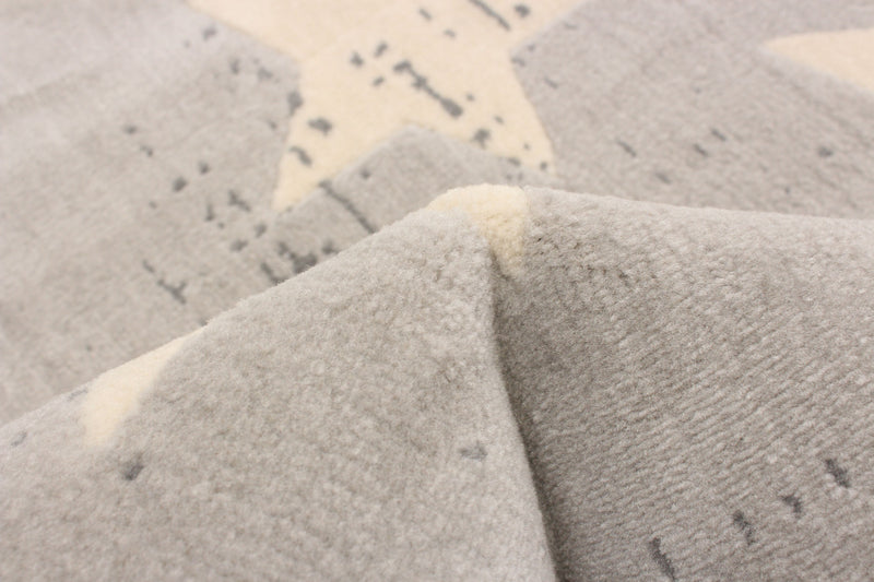 Ira Light Grey 2'8\" x 4'11\" Area Rug
