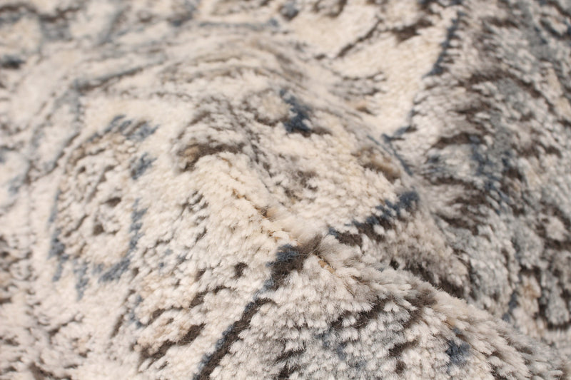 Octavian Tabriz Blue-Ivory Area Rug - 2'7\" x 8'2\"