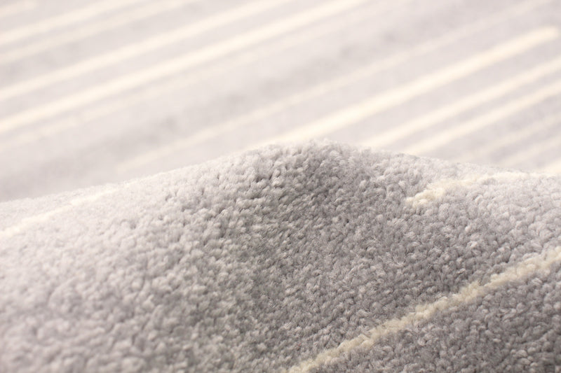 Faith Silver-Cream Area Rug - 5'3\" x 7'3\"