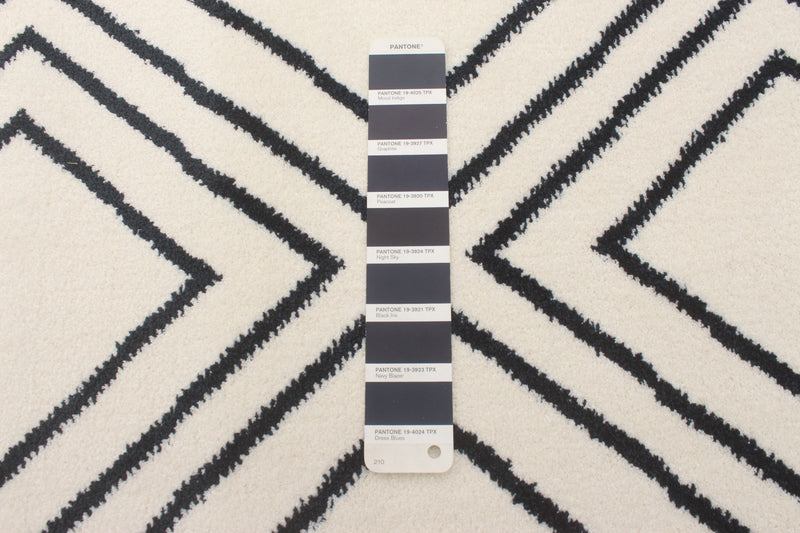August Geod White-Navy 6'7\" x 9'6\" Area Rug