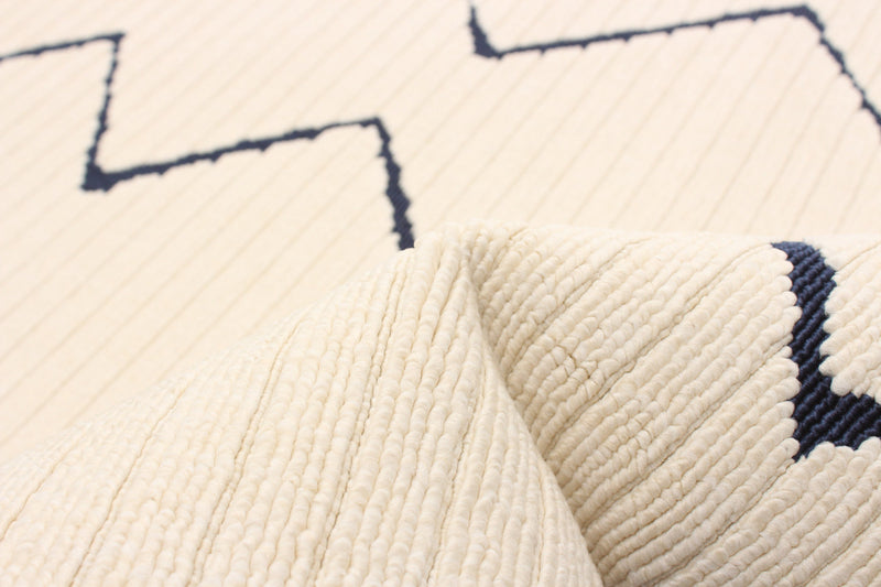 Kimi Blue-Ivory 5'3\" x 7'7\" Area Rug