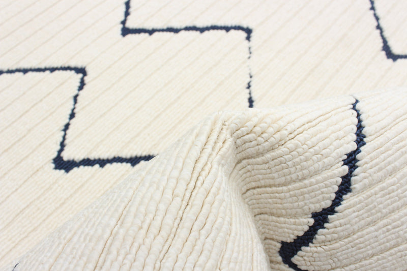 Kimi Blue-Ivory 2'8\" x 4'11\" Area Rug