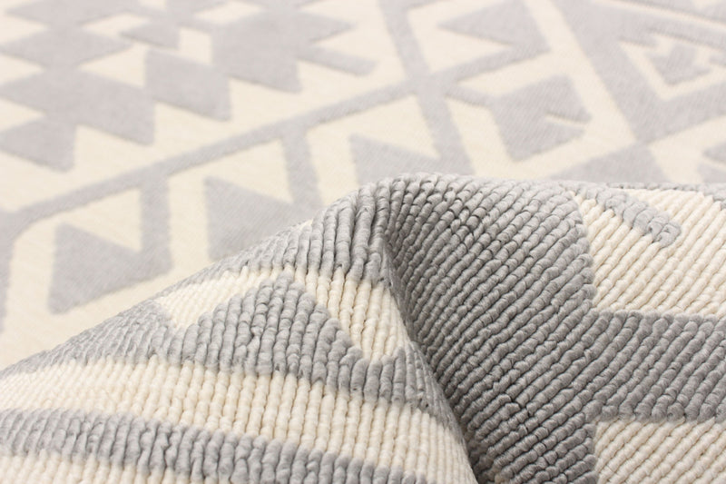 Gaia Light Grey 3'11\" x 5'7\" Area Rug