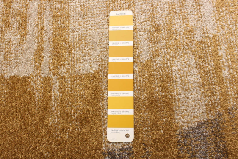 Korra Ivory / Gold 6'7\" x 9'6\" Area Rug
