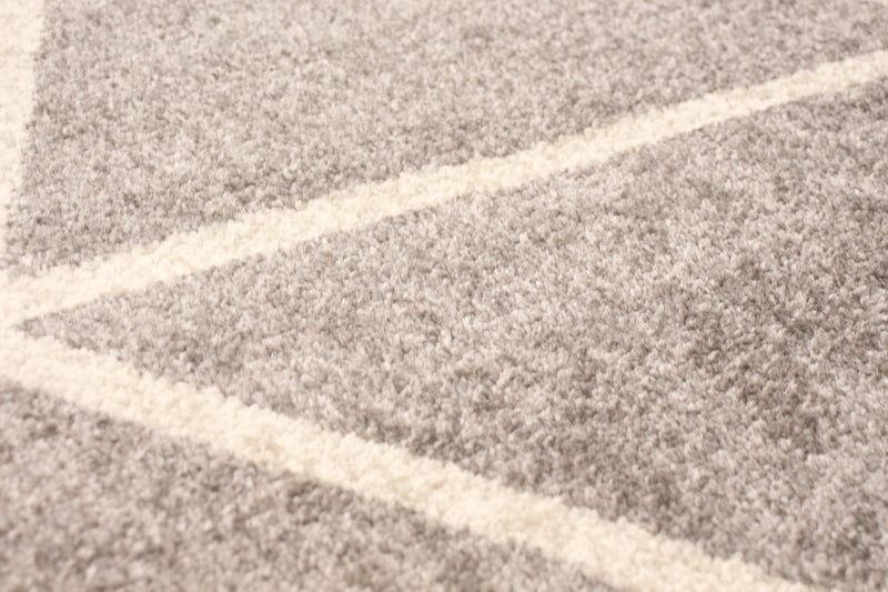 Anandi Grey-Ivory Area Rug - 7'10\" x 10'2\"