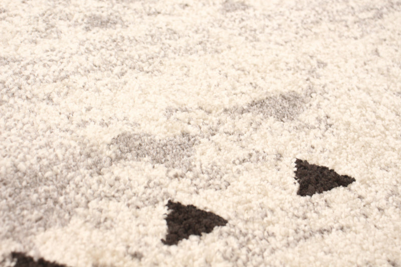 Raja Ivory-Red Area Rug - 5'3\" x 7'3\"