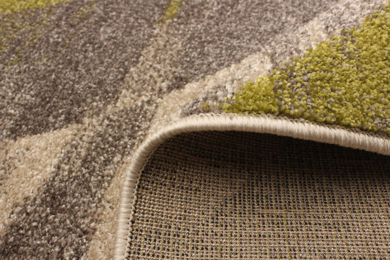 Korra Ivory / Green 6'7\" x 9'6\" Area Rug